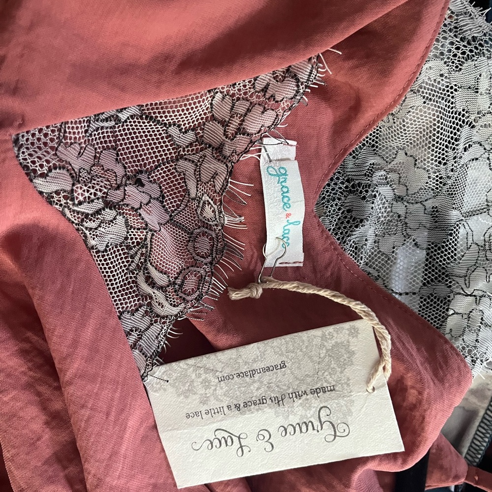 Grace & Lace Women's Rose Lace Chemise